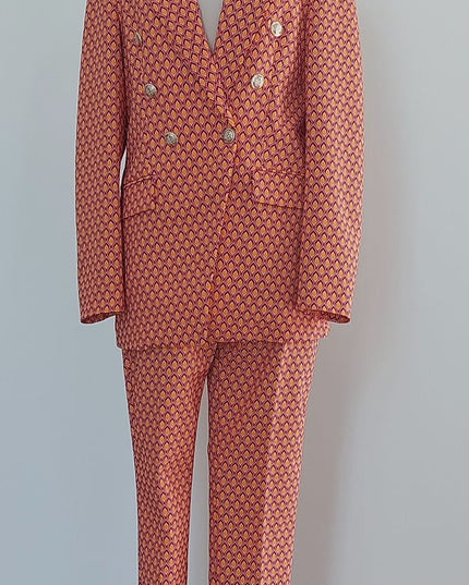Completo Giacca Doppio Petto e Pantalone Sigaretta Donna – Fantasia Fiamme Arancio Fuxia Bordeaux – Art. AC70