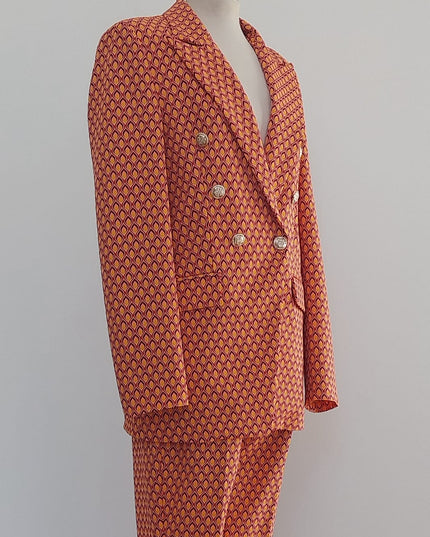 Completo Giacca Doppio Petto e Pantalone Sigaretta Donna – Fantasia Fiamme Arancio Fuxia Bordeaux – Art. AC70