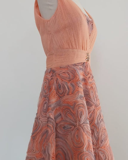 Abito Cerimonia Donna Scampanato in Tulle Salmone e Crema con Fiori e Cristalli – Tg. 42