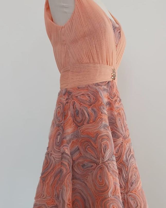 Abito Cerimonia Donna Scampanato in Tulle Salmone e Crema con Fiori e Cristalli – Tg. 42