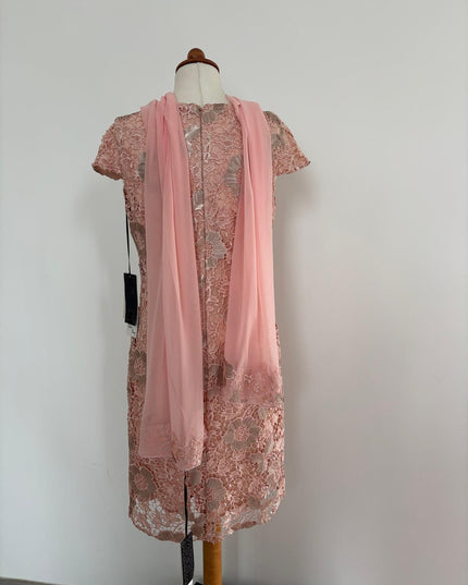 Tubino in Pizzo Macramè con Ricami in Paillette e Stola – Mod. 508 | Tag. 48